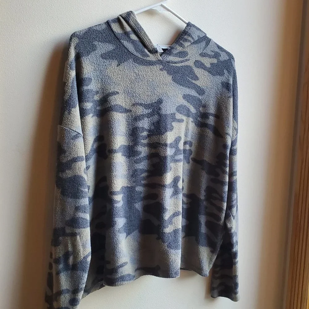 Gaze Camouflaged Cropped Fleece Hooded Sweatshirt - Picture 1 of 11